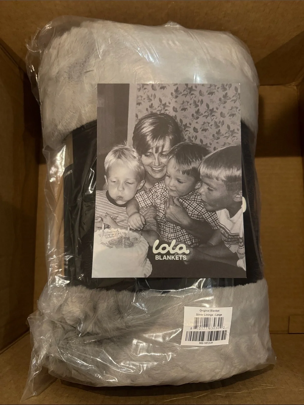 Lola Blankets/Silver Linings/Faux Fur Throw/Blanket/Size L/NWT/NIB/SEALED! NEW!